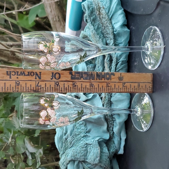 Perrier-Jouet Champagne glasses pair 2 - Painted Anenome Flower Gold pink white - Picture 5 of 10